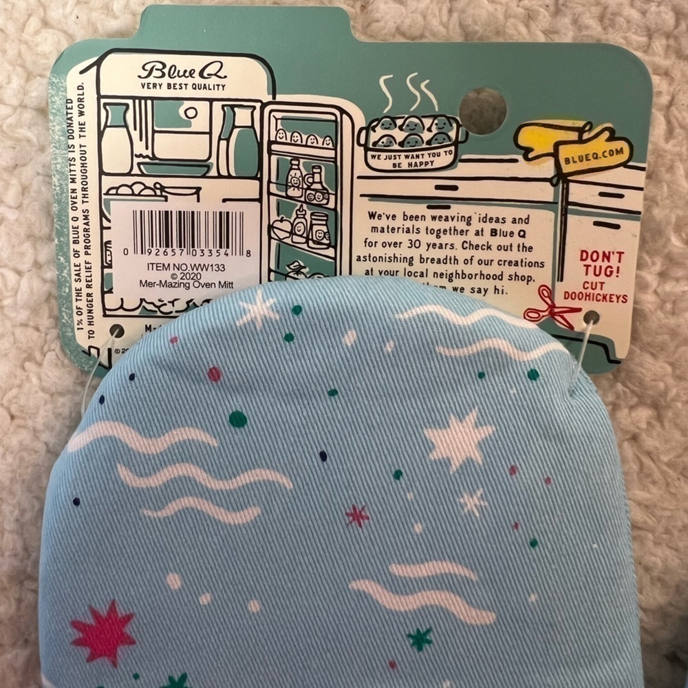 Blue Q "Mer-Mazing" Oven Mitt - Picture 4 of 5